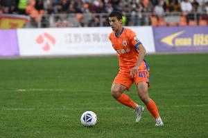 鲁媒:泰山将在海口进行第一阶段冬训,依木兰等3名新星将缺席